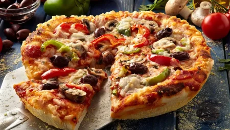 Evde Kolayca Yapabileceğiniz Nefis Pizza Tarifi