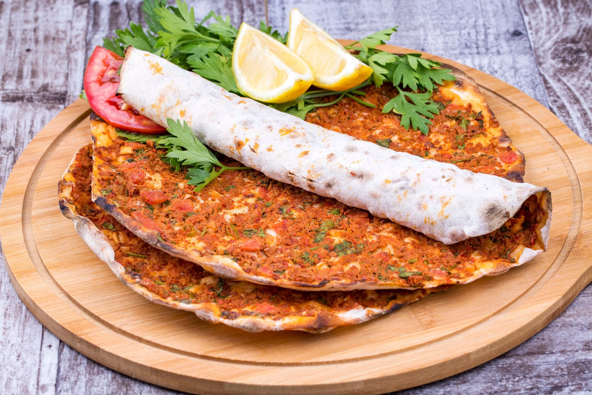 En iyi lahmacun tarifleri ve püf noktaları: lahmacunun vazgeçilmez lezzetini evde yakalayın! Uzman önerileri ve adım adım rehberle başarılı sonuçlar elde edin.