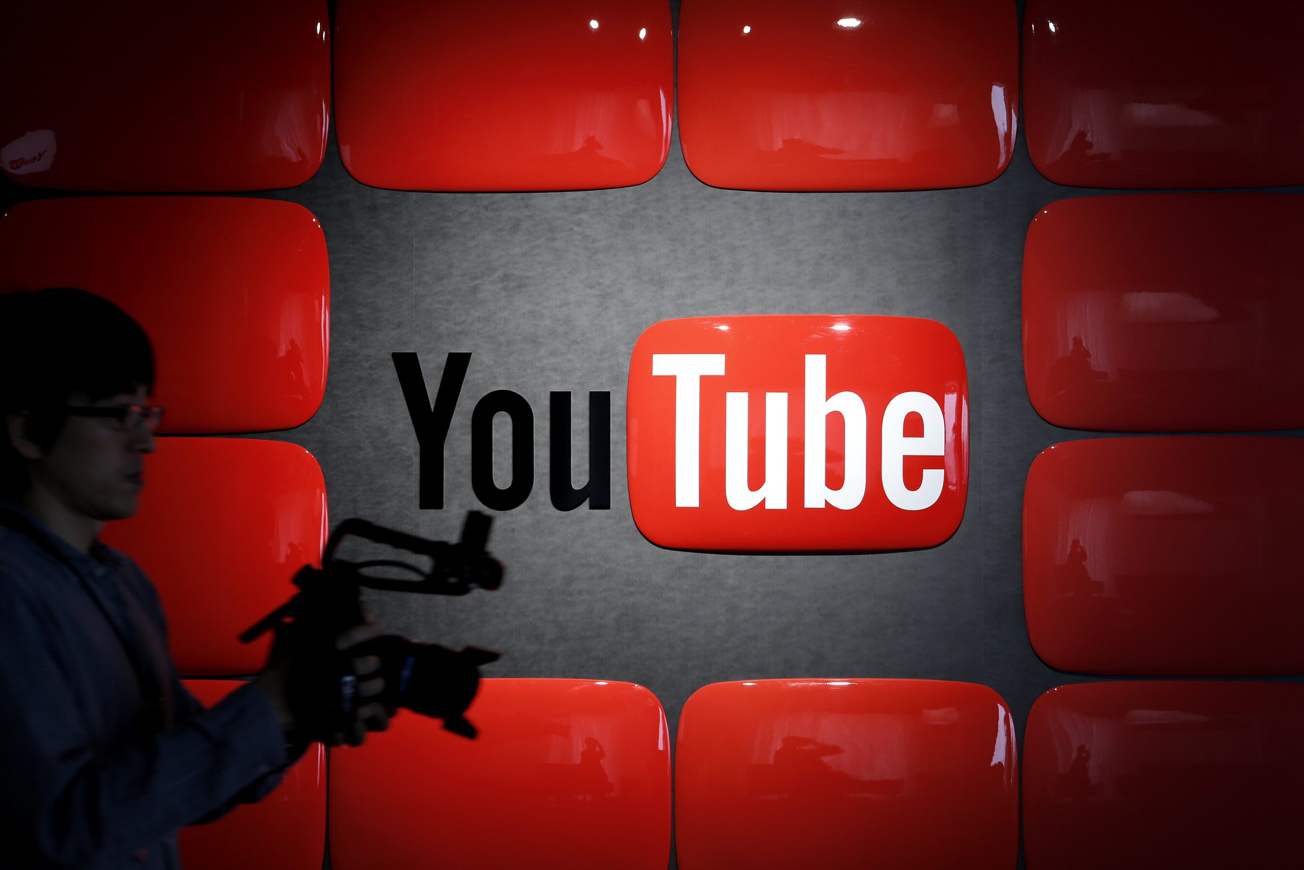 YouTube Kanalı Açmanın Püf Noktaları: Başlangıç Rehberi. YouTube kanalınızı nasıl başlatacağınızı ve başarılı olmanız için gereken temel adımları öğrenin.