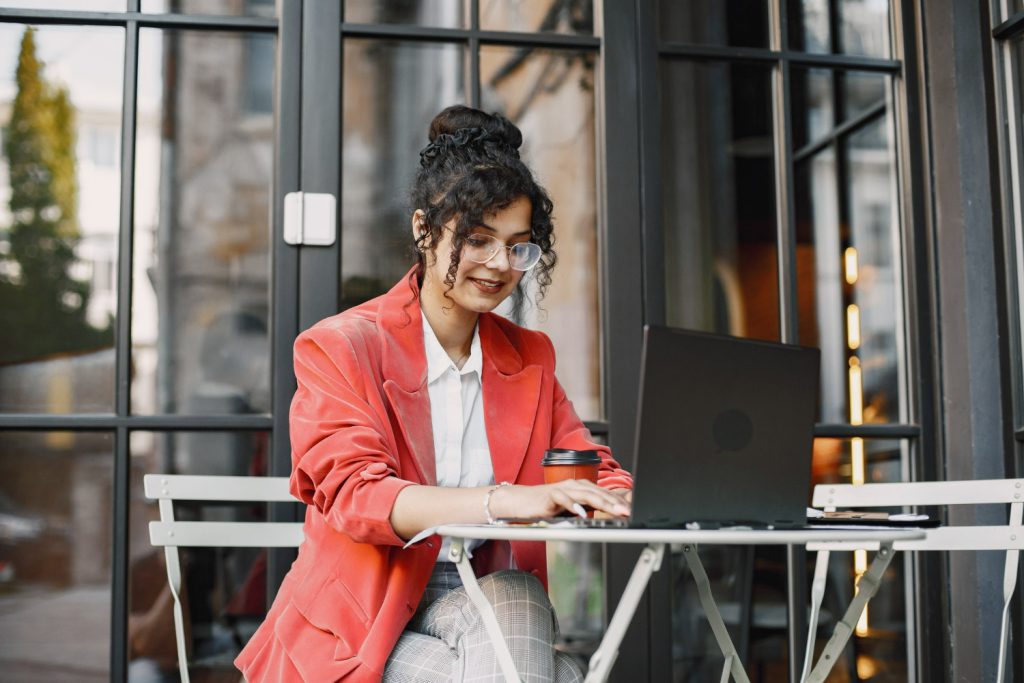 Freelance Çalışma: Uzmanlığınızı Gelire Dönüştürün