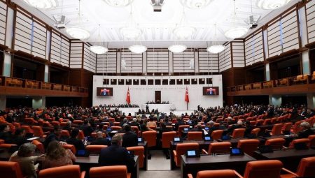 Sosyal medya ve oyun düzenlemesinde kritik maddeler kabul edildi